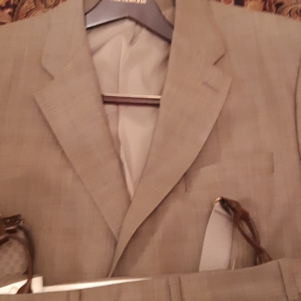 Suits - Picture 5 of 8